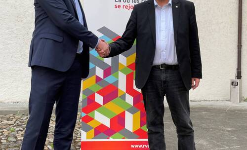 Passage de témoin entre Patrick Tanner, président sortant du RVAJ et Pierre Dessemontet, nouveau président du RVAJ et Syndic d'Yverdon-les-Bains © RVAJ